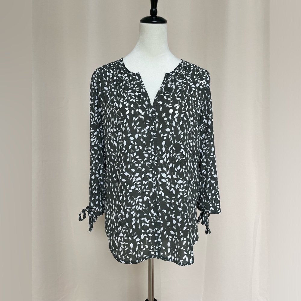 “Monday Fun” blouse w/ tied sleeves